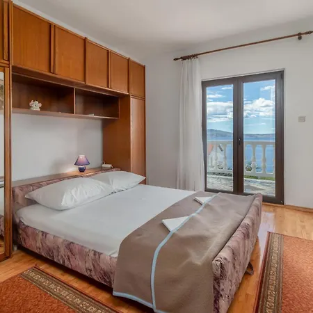 3 Bedroom Awesome Apartment In Novi Vinodolski Exterior photo