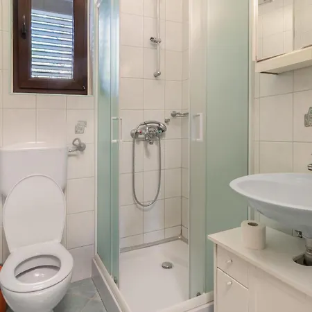 3 Bedroom Awesome Apartment In Novi Vinodolski Exterior photo