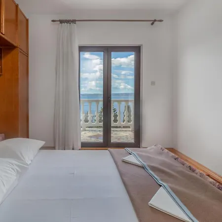3 Bedroom Awesome Apartment In Novi Vinodolski Exterior photo