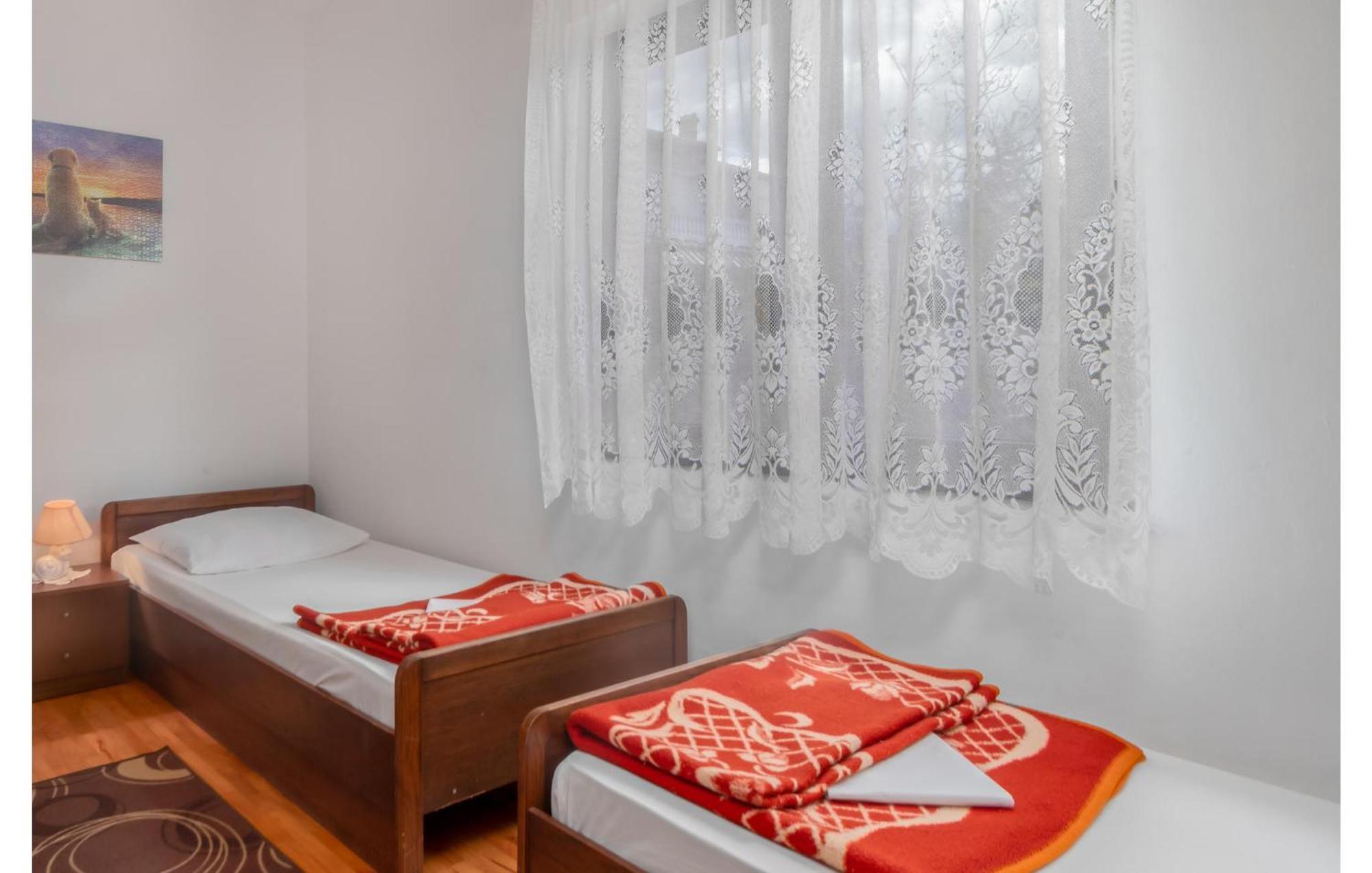 Apartment 3 Bedroom Awesome In Novi Vinodolski