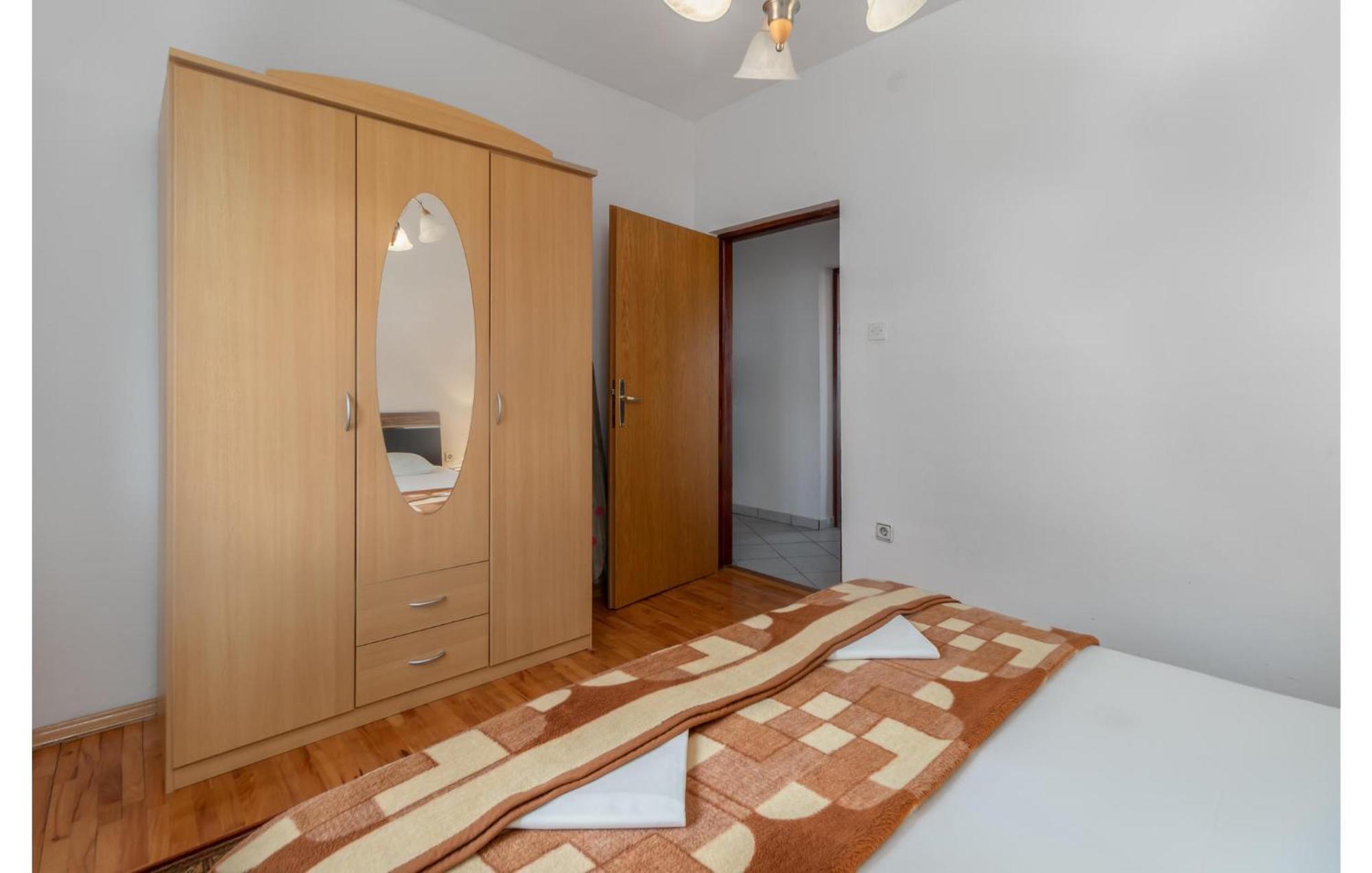 Apartment 3 Bedroom Awesome In