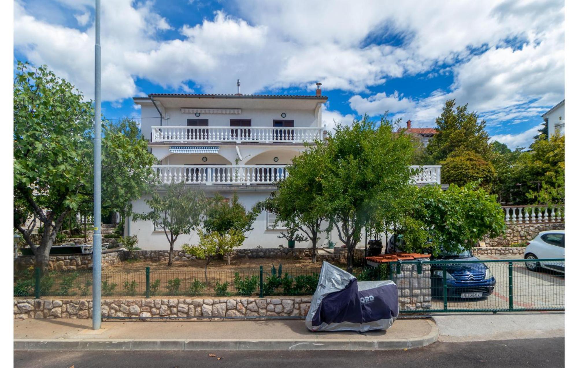 Apartment 3 Bedroom Awesome In