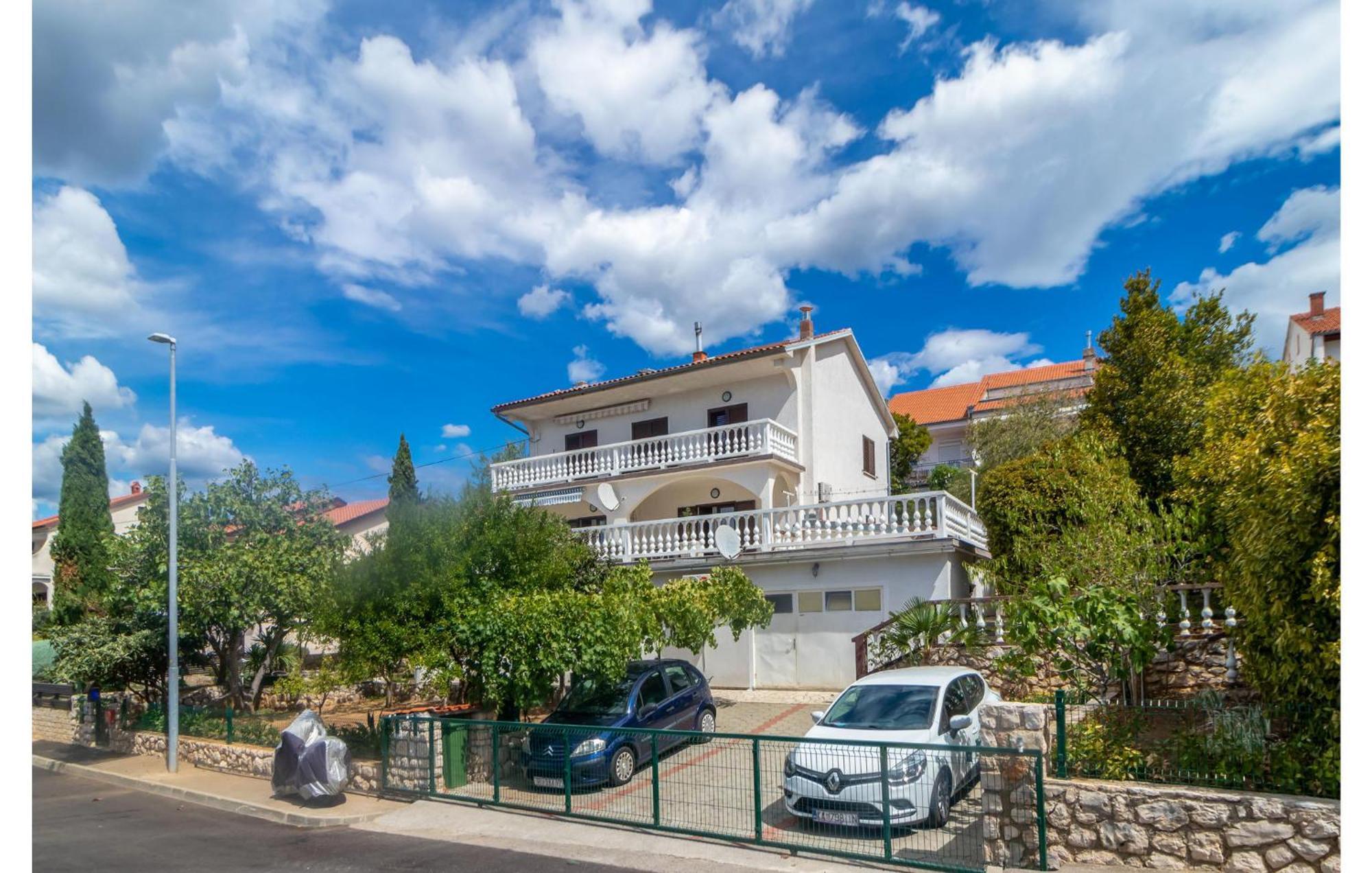 Apartment 3 Bedroom Awesome In Novi Vinodolski