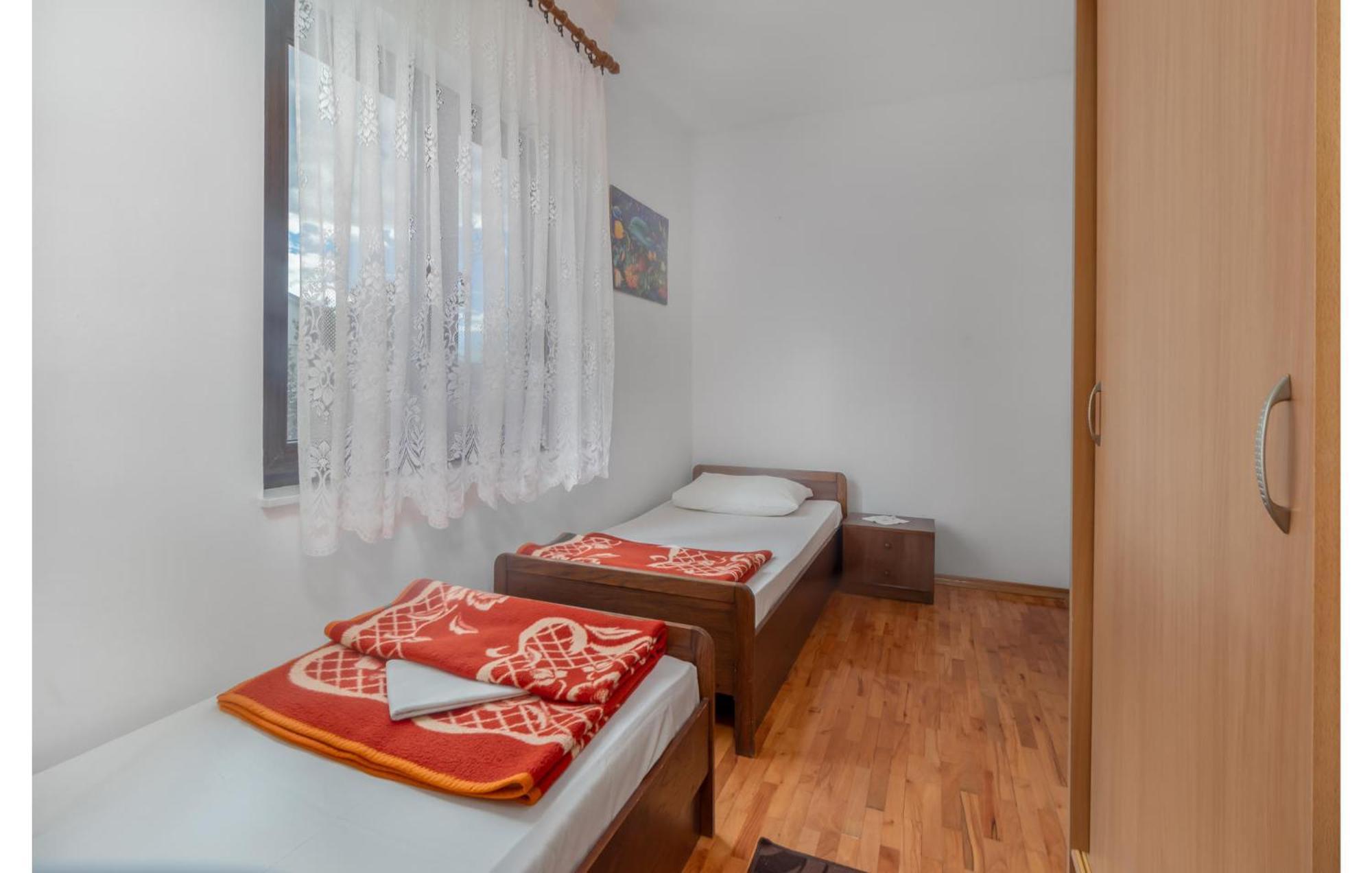 Apartment 3 Bedroom Awesome In Novi Vinodolski