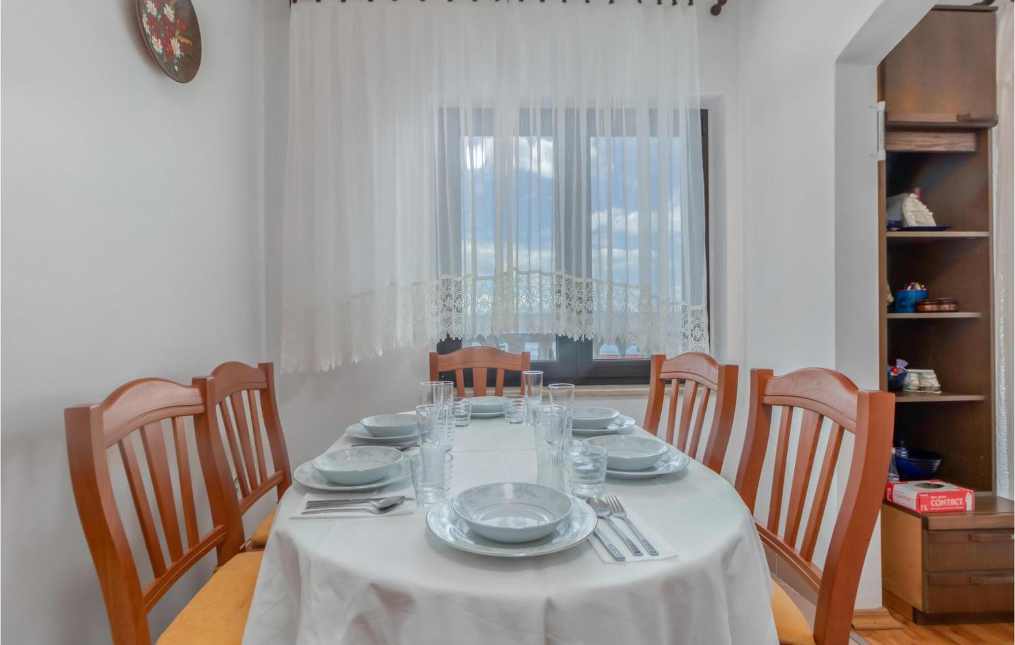 Apartment 3 Bedroom Awesome In Novi Vinodolski